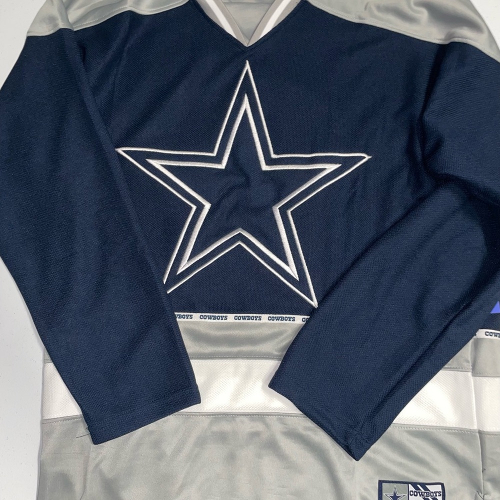 NFL/Football: Dallas Cowboys Long Sleeve Shirt (Small)